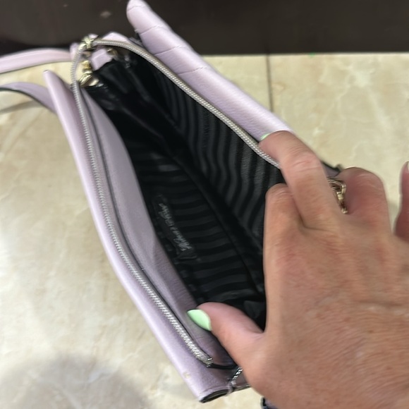 🌸 LIKE NEW VS PURSE 🌸 - Picture 4 of 5